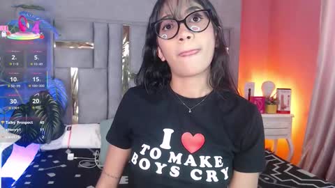 tyla_ks online show from November 12, 8:00 pm