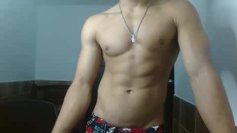 Snapshot of tyler_gold8233 chatting on September 17, 3:37 pm Tyler online show from September 17, 3:37 pm