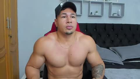 tyler_hank1 online show from June 23, 10:22 am