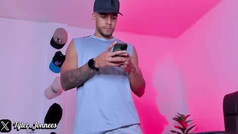 Snapshot of tyler_jonnes chatting on September 21, 5:06 pm Tyler online show from September 21, 5:06 pm