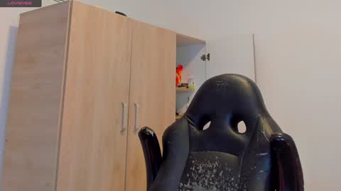     online show from February 7, 4:03 pm