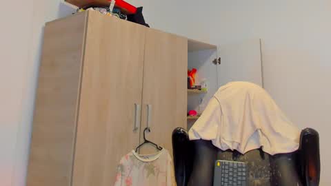     online show from March 2, 7:10 am