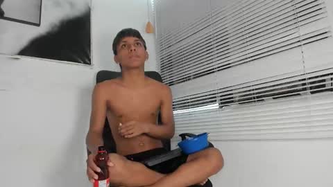 tyler_twink_boy online show from September 16, 1:24 pm