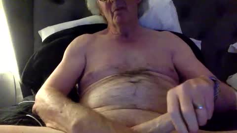 ukmikey online show from November 18, 5:05 pm