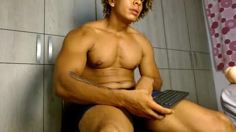 Snapshot of ulisess15 chatting on March 8, 10:11 am Felipe model independent online show from March 8, 10:11 am