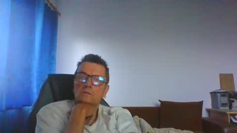 ulmeni4 online show from June 16, 3:32 am