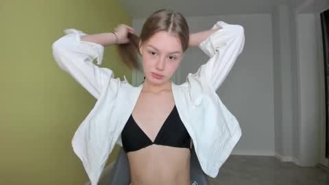 Snapshot of ultima_ma18 chatting on September 15, 1:29 am Melena online show from September 15, 1:29 am