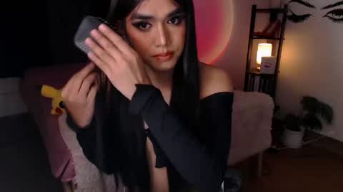 Snapshot of ultimatesexytrans chatting on February 19, 7:26 pm Alex online show from February 19, 7:26 pm