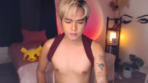 Snapshot of ultimatesexytrans chatting on February 17, 8:49 pm Alex online show from February 17, 8:49 pm