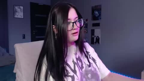 Snapshot of uminarin chatting on December 8, 7:26 am Julia online show from December 8, 7:26 am