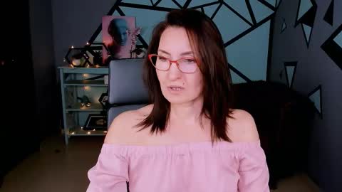 UnaTera online show from February 1, 9:06 am