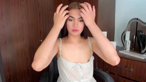 Lily online show from December 14, 2:07 am