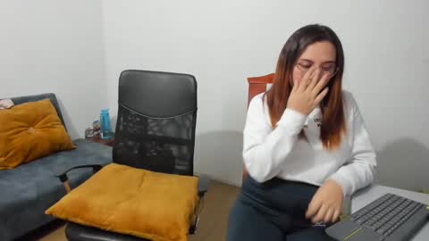 Snapshot of until_wet chatting on February 15, 12:48 am Kary and jhoa online show from February 15, 12:48 am