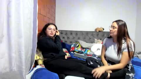 Kary and jhoa online show from December 19, 12:28 am