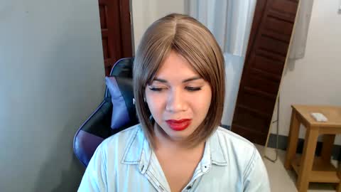 Snapshot of ur_cutiesthotasianxx chatting on January 23, 11:15 am Vee online show from January 23, 11:15 am