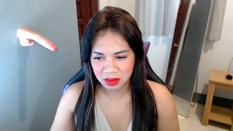 Snapshot of ur_cutiesthotasianxx chatting on January 5, 3:22 am Vee online show from January 5, 3:22 am