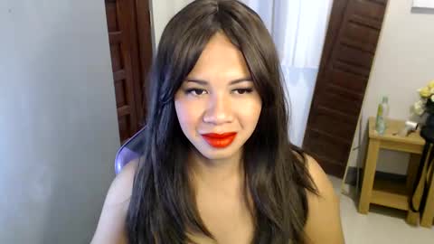 Snapshot of ur_cutiesthotasianxx chatting on January 22, 3:31 am Vee online show from January 22, 3:31 am