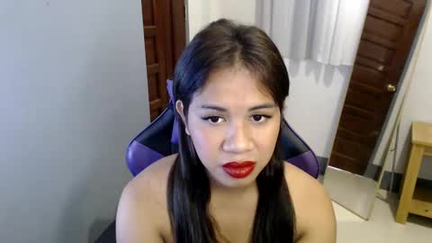 Snapshot of ur_cutiesthotasianxx chatting on January 14, 5:40 am Vee online show from January 14, 5:40 am