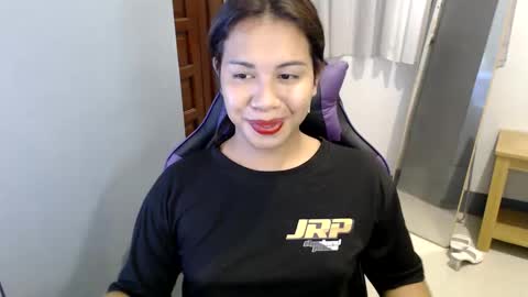 Snapshot of ur_cutiesthotasianxx chatting on January 10, 8:51 am Vee online show from January 10, 8:51 am