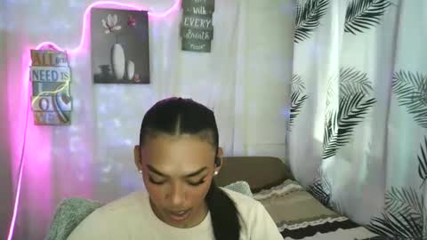 ur_dazzlingmorenaxx online show from May 20, 3:14 am