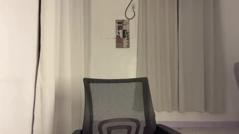 ur_fuckerbttm online show from November 24, 12:48 pm