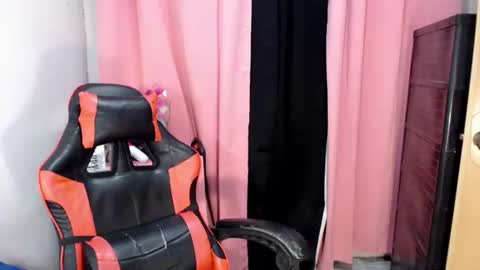 ur_innocent_stella online show from October 10, 3:51 pm