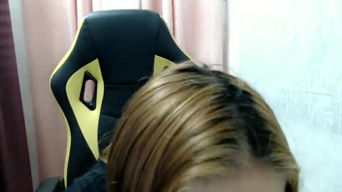 ur_small_girl online show from February 23, 6:37 am