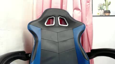 ur_small_girl online show from December 3, 7:31 am