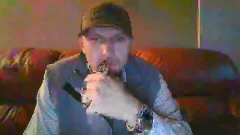 ur_zaddy4now online show from December 2, 12:23 am