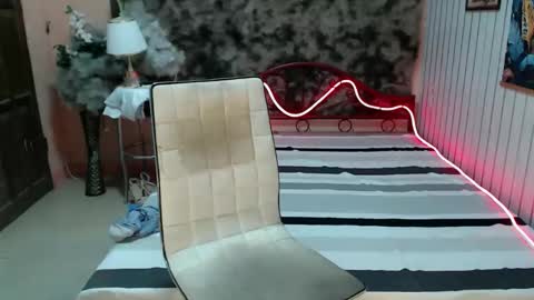 HI WE ARE NATHANIEL AND SEV online show from February 5, 7:17 pm