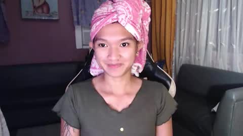 NEWRA  ALLISON online show from November 30, 7:43 pm