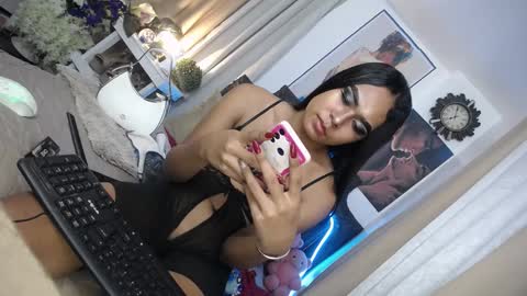 Pau online show from February 15, 2:33 pm