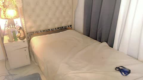 Snapshot of urdream_bride chatting on February 27, 9:18 am urdream_bride online show from February 27, 9:18 am