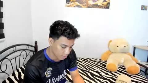 urfucker_vinz online show from May 16, 1:43 pm