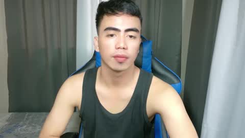 Snapshot of urguy_francis chatting on February 16, 4:20 am urguy_francis online show from February 16, 4:20 am