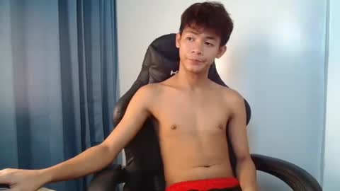 Snapshot of urhotpinoy_izaac chatting on September 22, 4:33 pm simeon ulok online show from September 22, 4:33 pm