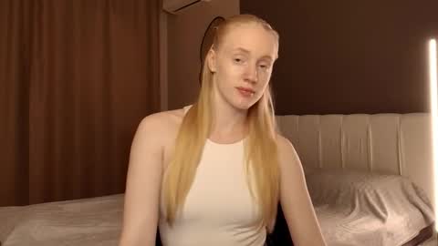 ElizabethLizy online show from May 26, 5:41 pm