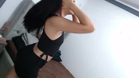 Snapshot of urkatiecookie chatting on March 5, 12:05 am Amira online show from March 5, 12:05 am
