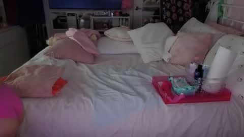 urlittlefilipina online show from November 7, 3:36 pm