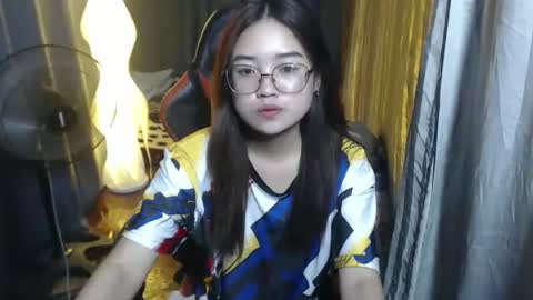 urlovelychinita online show from November 18, 12:30 pm