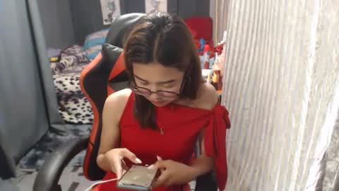 urlovelychinita online show from January 30, 8:43 am