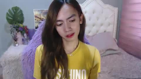 Snapshot of urlovelypinayxxx chatting on February 7, 3:24 am MIYA online show from February 7, 3:24 am