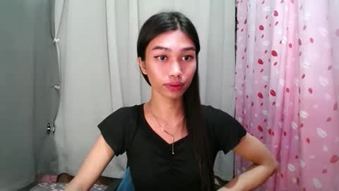 urloverjasmine_xx online show from May 18, 1:15 am