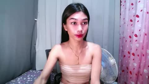urloverjasmine_xx online show from May 16, 12:51 am