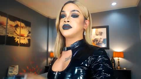 UrMajestyTyra online show from February 25, 8:14 am