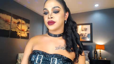 UrMajestyTyra online show from March 3, 7:10 am