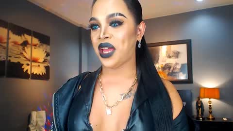 UrMajestyTyra online show from March 4, 3:44 am