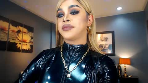 UrMajestyTyra online show from March 8, 3:39 am