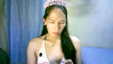 Snapshot of urpinaylovelyjuliaxxx chatting on January 28, 12:22 pm queen julia not into CHEAPGUY online show from January 28, 12:22 pm