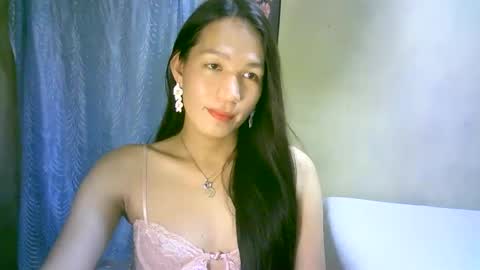Snapshot of urpinaylovelyjuliaxxx chatting on February 16, 1:38 pm queen julia not into CHEAPGUY online show from February 16, 1:38 pm